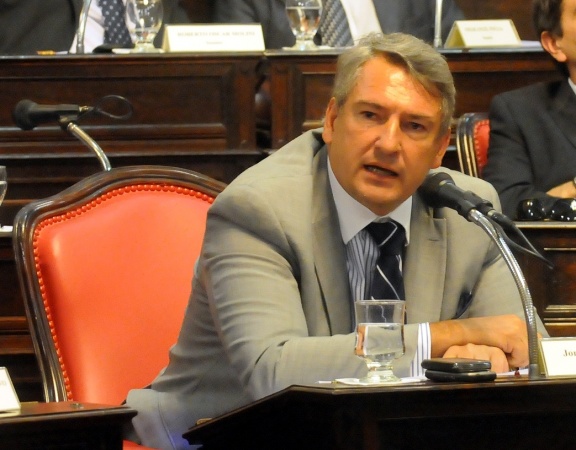 Massismo defiende al fiscal que acusó Carrió