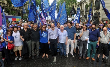 31 años de democracia: fiesta con agua y CFK