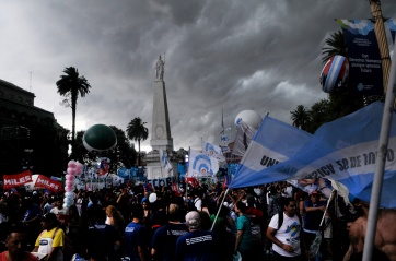 31 años de democracia: fiesta con agua y CFK