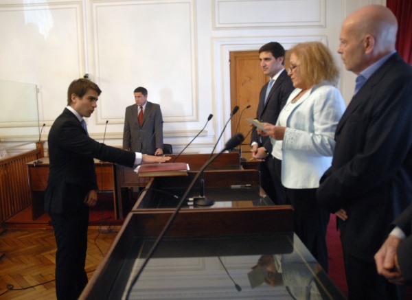 Con polémica, asumió Laureano Durán
