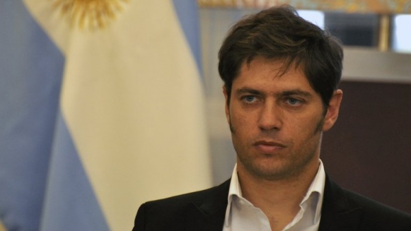 Ministro se fue sin pagar la nafta
