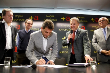 Los presidenciables según su firma