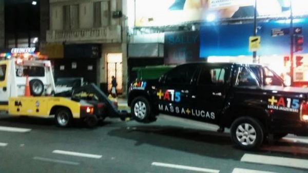 Camionetas de campaña complican a Massa