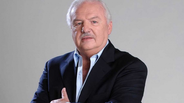 Una frase futbolera y el vice casi se define