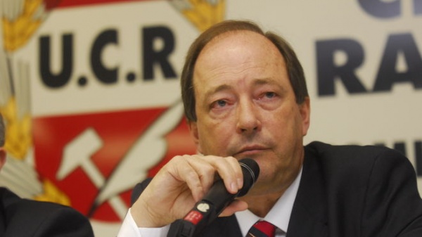 Inminente expulsión de radical