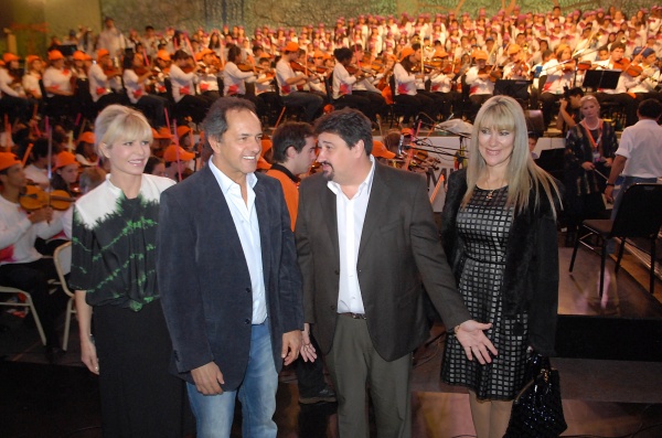 Scioli agranda el álbum: dos gobernadores más