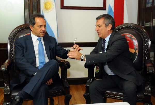 Scioli y Urribarri, a puro mimo kirchnerista