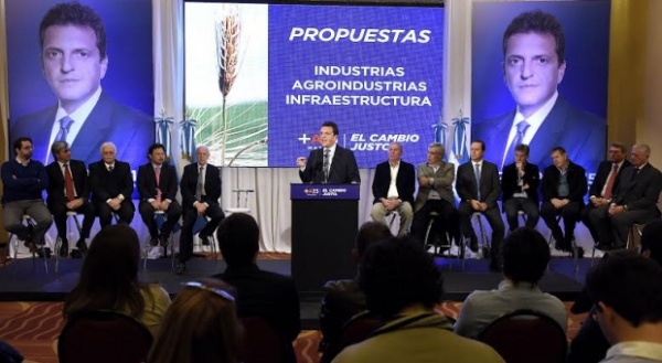 Sin bombos y platillos, Massa lanzó su plan