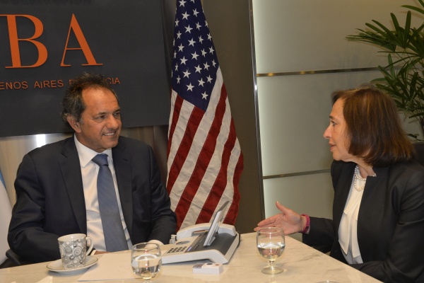 Scioli con la CEO de Council