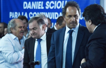 Scioli con los intendentes en Varela