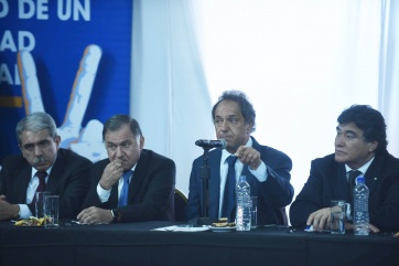 Scioli con los intendentes en Varela