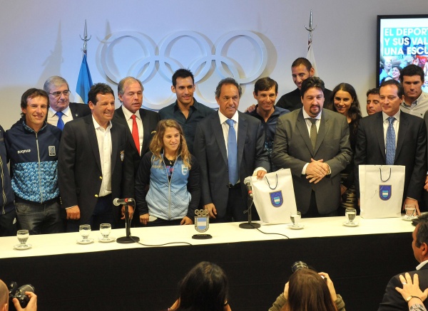 Scioli hace jugar a sus ministros