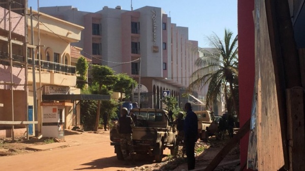 Yihadistas coparon un hotel en Mali