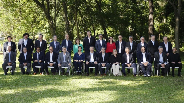 Entre flores, Macri presentó a su gabinete