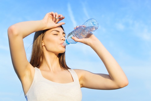 Beber poca agua provoca mal humor