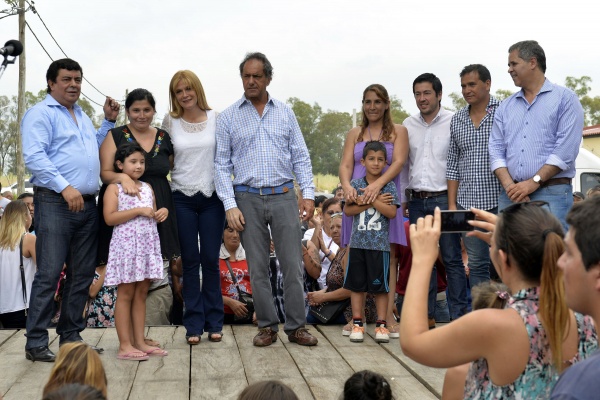El ex gobernador Scioli se mostró en La Matanza