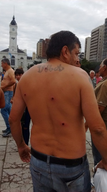 Represión en la municipalidad de La Plata: gases, balas de goma y heridos