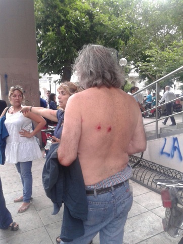 Represión en la municipalidad de La Plata: gases, balas de goma y heridos