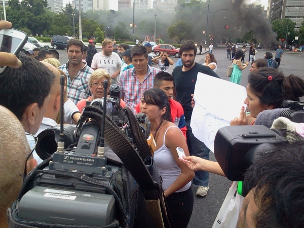 Represión en la municipalidad de La Plata: gases, balas de goma y heridos