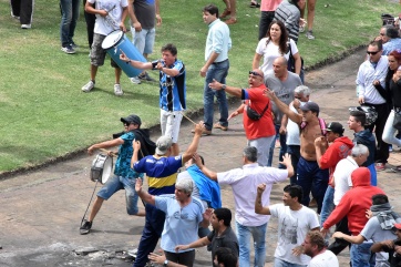 Represión en la municipalidad de La Plata: gases, balas de goma y heridos