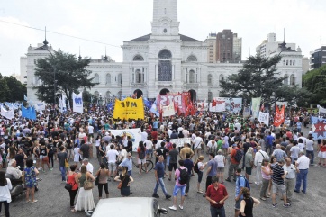 Despedidos volvieron a protestar en la municipalidad de La Plata: esta vez no hubo balas