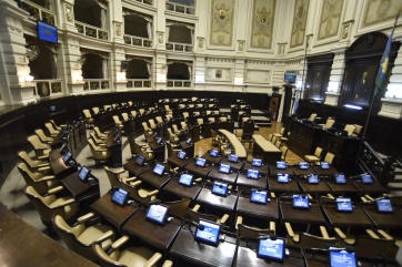 Con la presencia de varios intendentes, los Diputados bajan al recinto