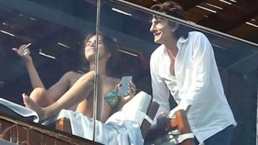 Ron Wood, sorprendido con una garota en Río de Janeiro