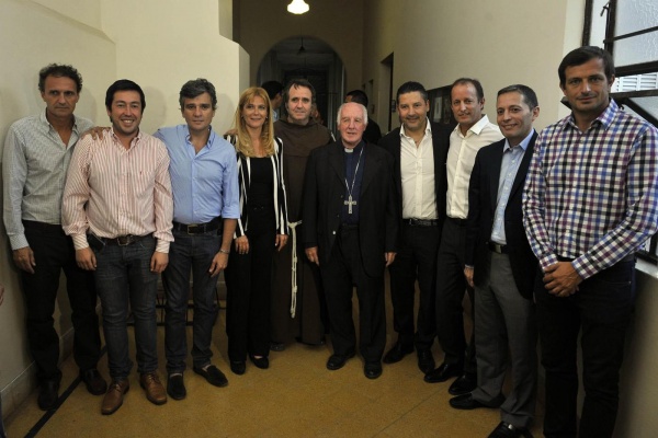 Por la religión, intendente peronista quiere en su pago a Vidal y a Massa