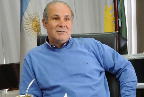 Cacho quiere, pero sus rivales dicen que