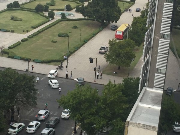 Insólito: la histórica plaza Moreno se convirtió en calle