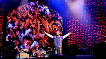 Coldplay: con un estadio colmado y la presencia de famosos