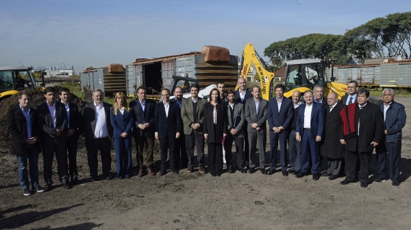 Vidal formalizó la entrega de fondos a los municipios