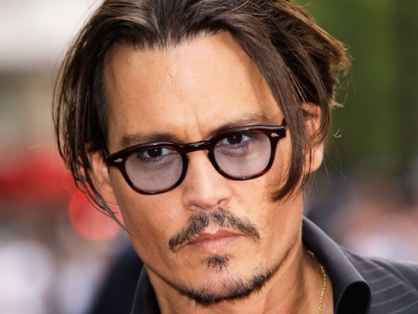 La peor semana de Johnny Depp: muere su madre y se divorcia
