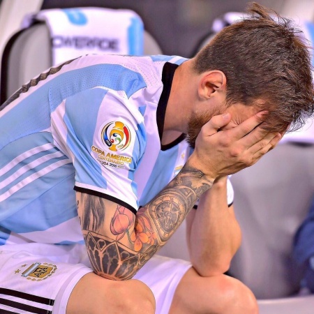 La política le hace el aguante a Messi y la selección