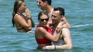 Con una remera,Tom Hiddleston le declaró su amor a Taylor Swift