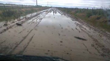 El avance del agua aísla a un pueblo de General Villegas