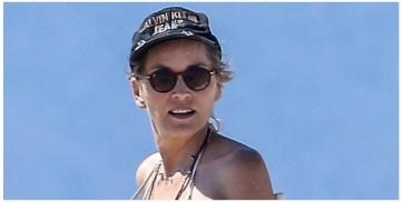Sharon Stone en la playa sufrió un descuido hot con su bikini