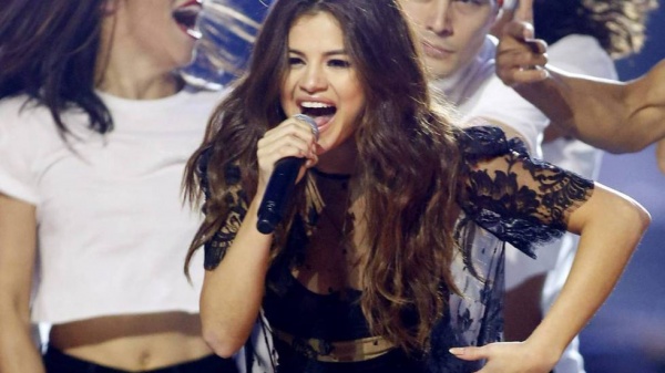 Selena Gomez se retira temporalmente por problemas de salud