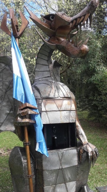 Escándalo: encuentran una caja fuerte oculta en un dragón en la casa de un ex funcionario sciolista