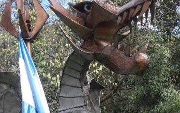Escándalo: encuentran una caja fuerte oculta en un dragón en la casa de un ex funcionario sciolista