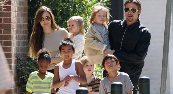 Brad Pitt y Angelina Jolie reunidos junto a sus 6 hijos