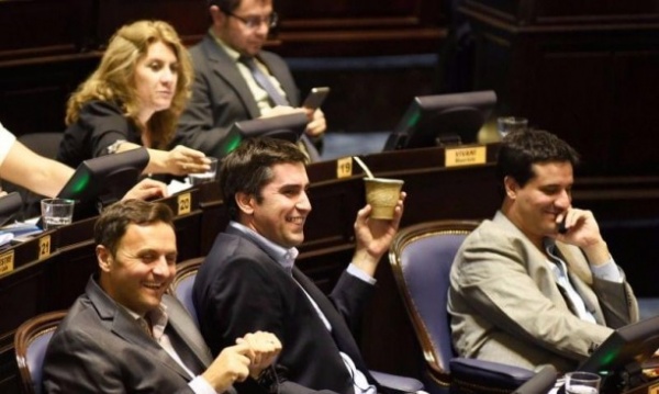 Tras las intimidaciones, Cambiemos sale a bancar a Vidal