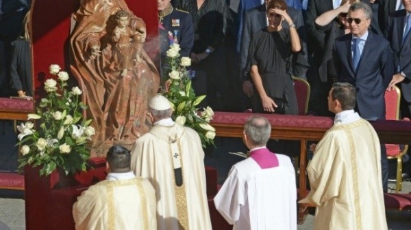 El Papa proclamó santo al Cura Brochero: los Macri, presentes