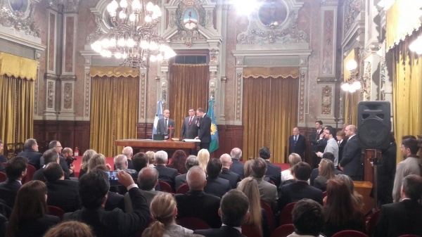 Sin Vidal, juró el nuevo Asesor General de Gobierno
