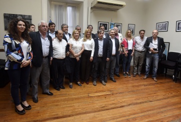 El peronismo acordó presionar por fondos para obras, pero no por endeudamiento