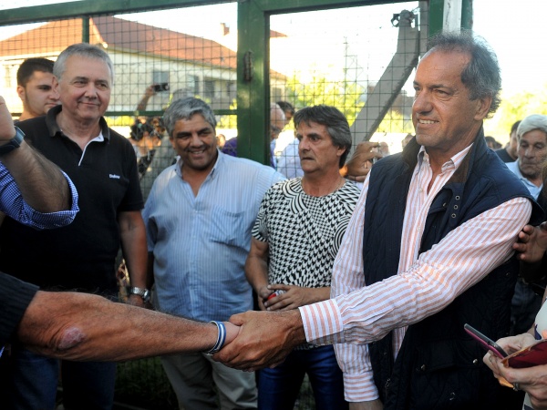 Daniel Scioli proyectó su documental  en la capital bonaerense