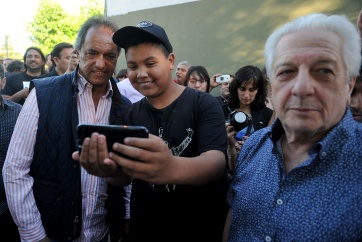 Daniel Scioli proyectó su documental  en la capital bonaerense
