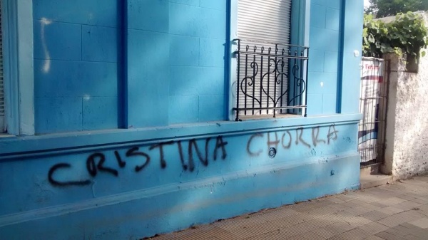 Ante pintadas contra una sede de Nuevo Encuentro, denuncian “ataques de odio”