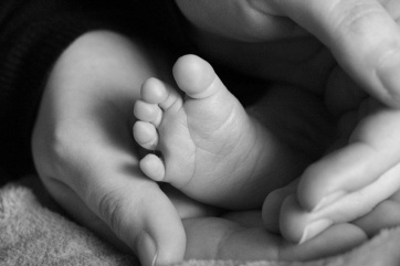 Famosa cantante dio a luz a su primer hijo a los 50 años
