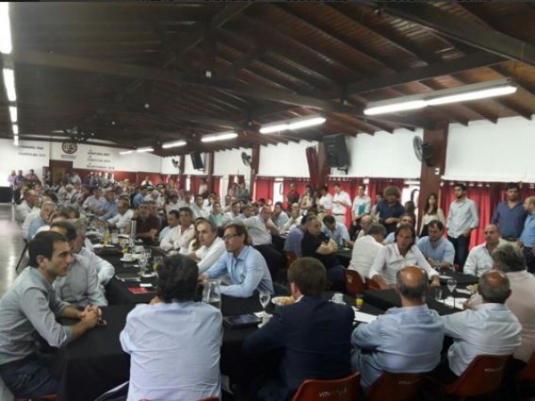 Vidal pone a De la Torre como interlocutor con los intendentes y baja línea para la campaña